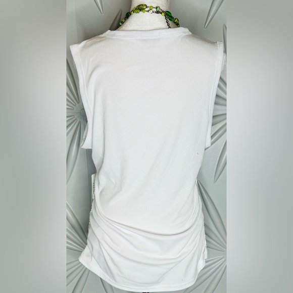 Faded Rose NWT SZ 1X white ribbed scoop neck shell with/ruching on both sides. - Picture 4 of 4